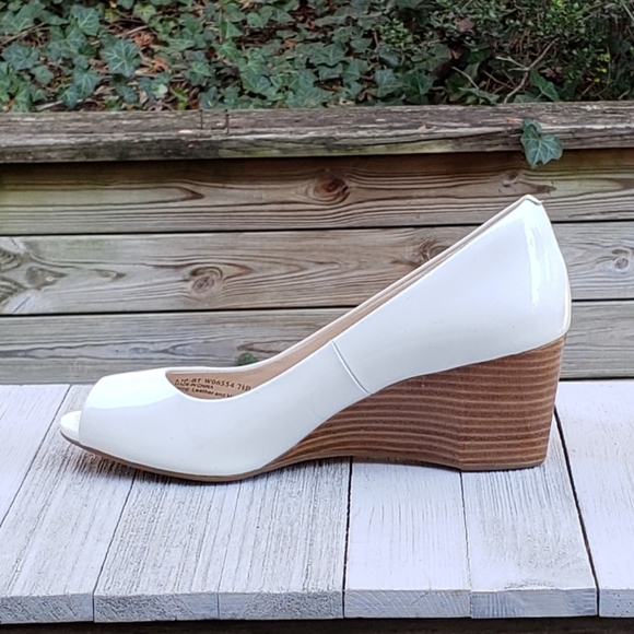 sadie wedge pump